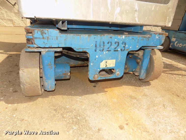 image for item DA0720 2007 Genie GR20 vertical lift