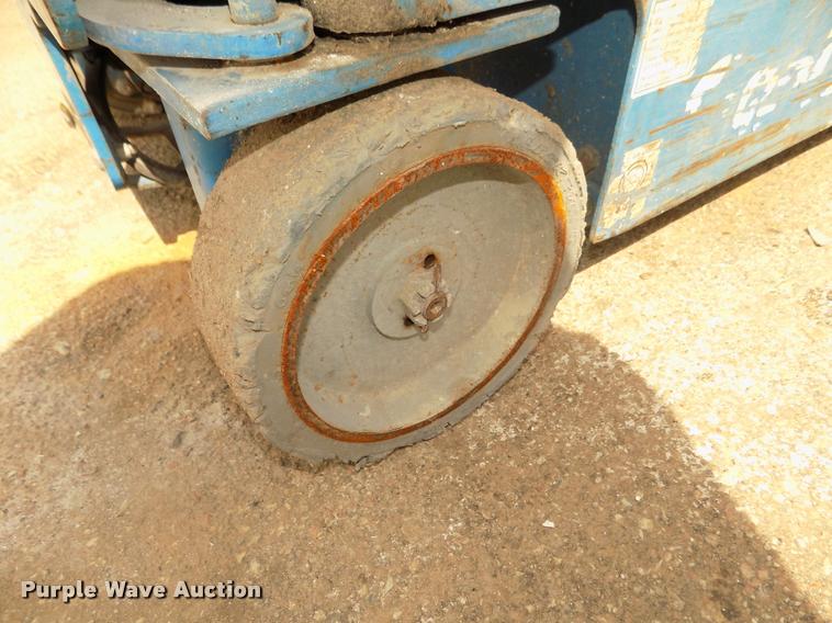 image for item DA0720 2007 Genie GR20 vertical lift