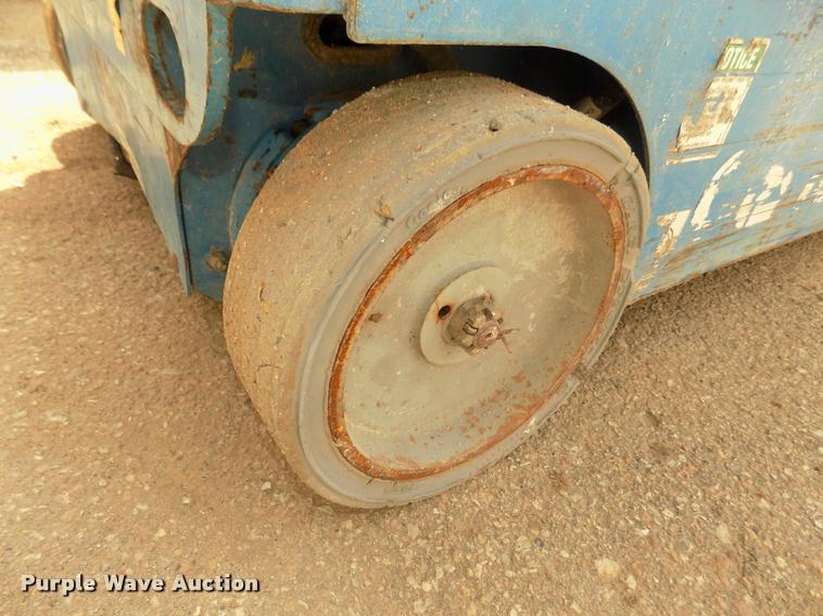 image for item DA0720 2007 Genie GR20 vertical lift