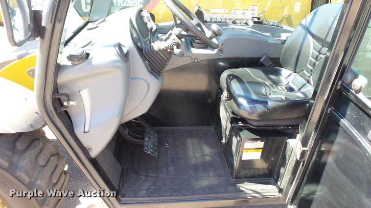 image for item DA1086 2014 Caterpillar TH255C telehandler