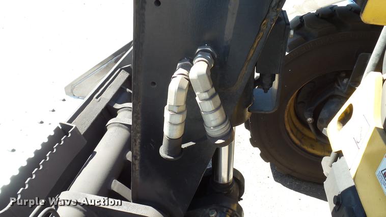 image for item DA1086 2014 Caterpillar TH255C telehandler
