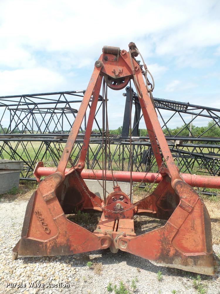 Esco clamshell bucket in Hoyt, KS Item DA1523 sold Purple Wave