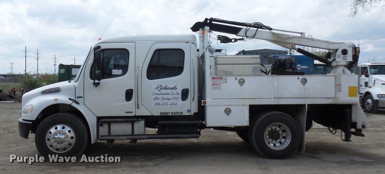 image for item DA4945 2006 Freightliner Business Class M2 service truck with crane