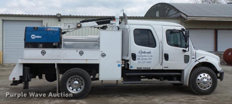 image for item DA4945 2006 Freightliner Business Class M2 service truck with crane