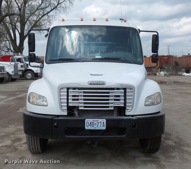 image for item DA4945 2006 Freightliner Business Class M2 service truck with crane