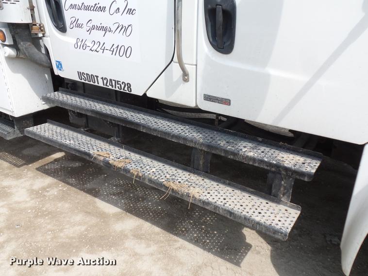 image for item DA4945 2006 Freightliner Business Class M2 service truck with crane