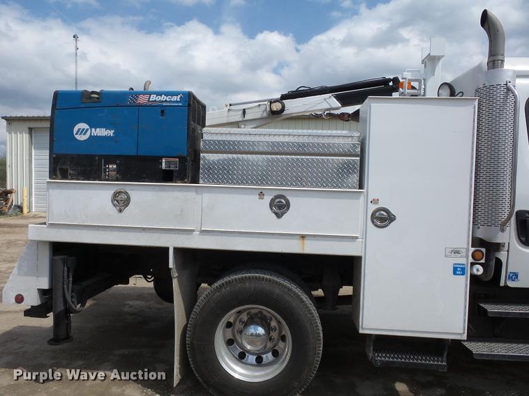 image for item DA4945 2006 Freightliner Business Class M2 service truck with crane