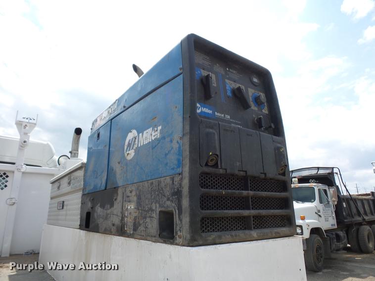 image for item DA4945 2006 Freightliner Business Class M2 service truck with crane