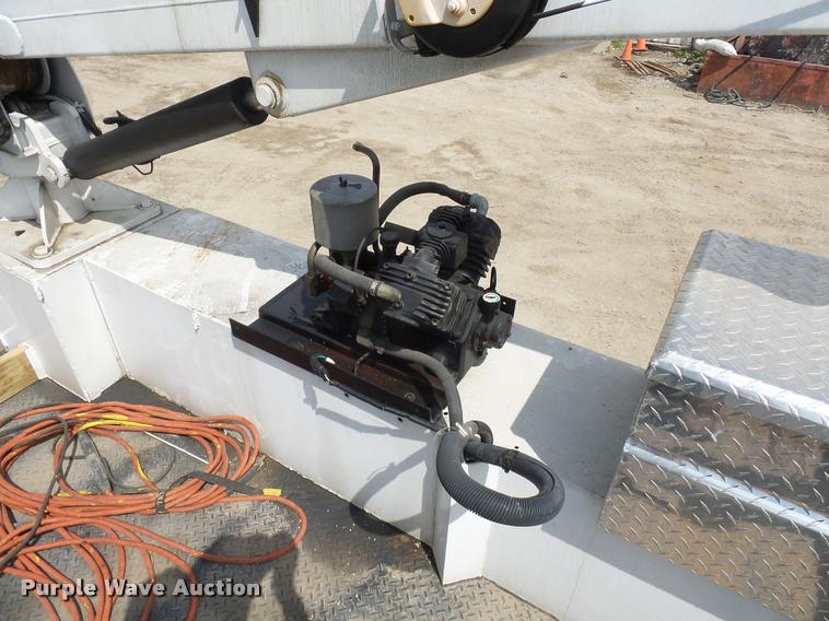 image for item DA4945 2006 Freightliner Business Class M2 service truck with crane