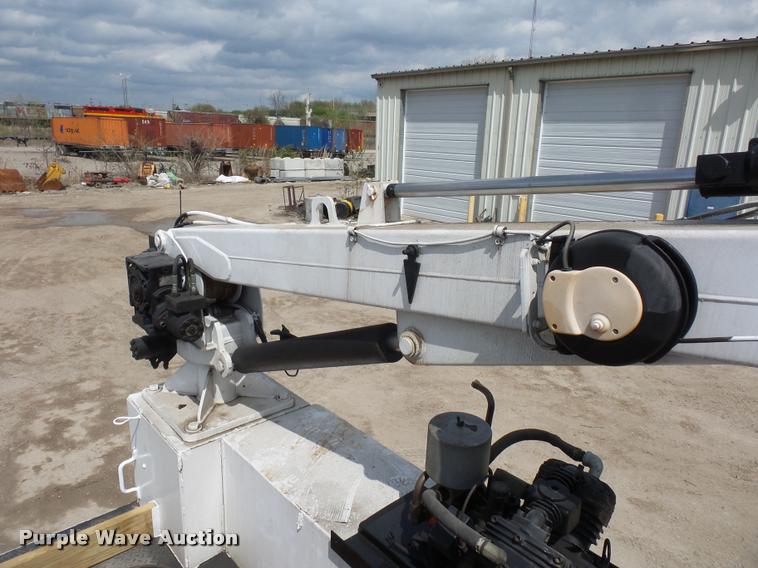 image for item DA4945 2006 Freightliner Business Class M2 service truck with crane