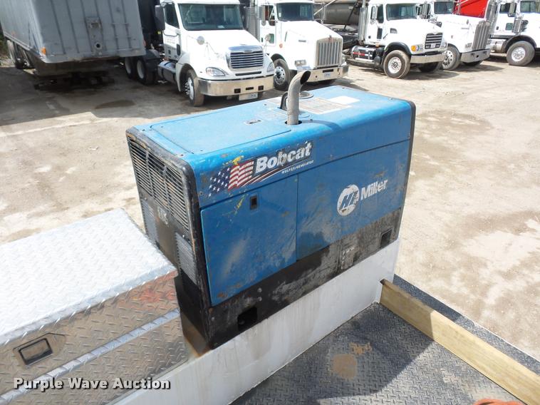 image for item DA4945 2006 Freightliner Business Class M2 service truck with crane