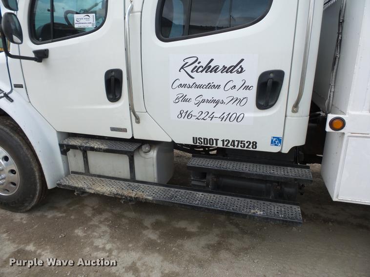 image for item DA4945 2006 Freightliner Business Class M2 service truck with crane