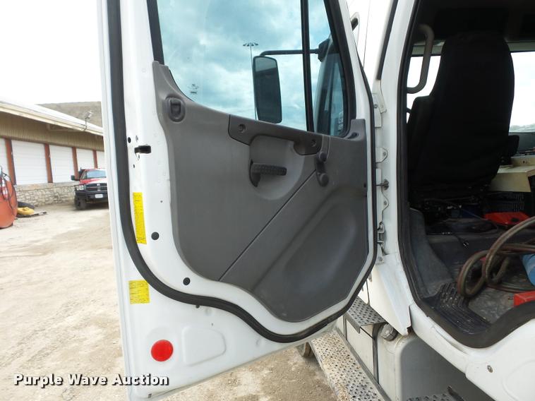 image for item DA4945 2006 Freightliner Business Class M2 service truck with crane