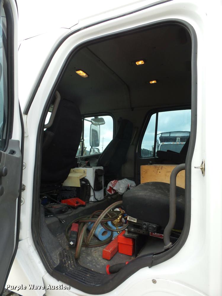 image for item DA4945 2006 Freightliner Business Class M2 service truck with crane