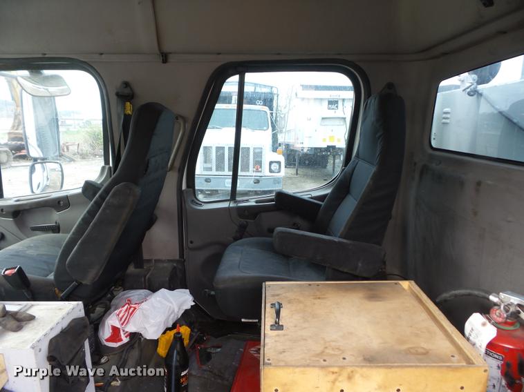 image for item DA4945 2006 Freightliner Business Class M2 service truck with crane