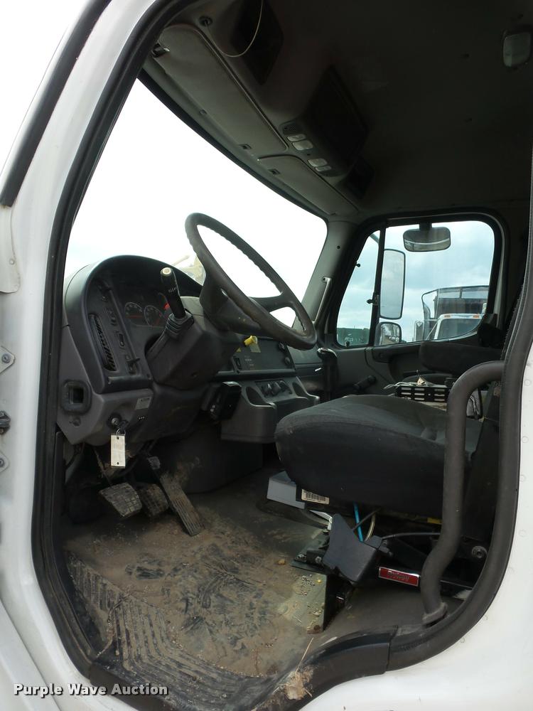 image for item DA4945 2006 Freightliner Business Class M2 service truck with crane