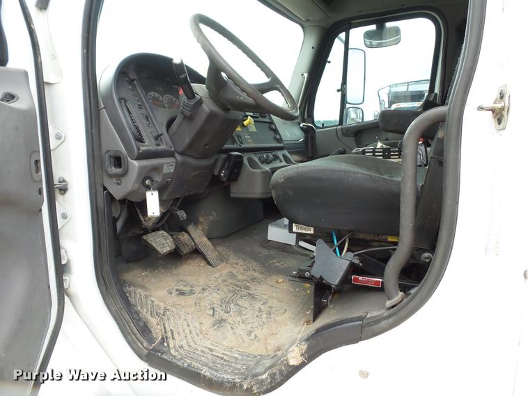 image for item DA4945 2006 Freightliner Business Class M2 service truck with crane