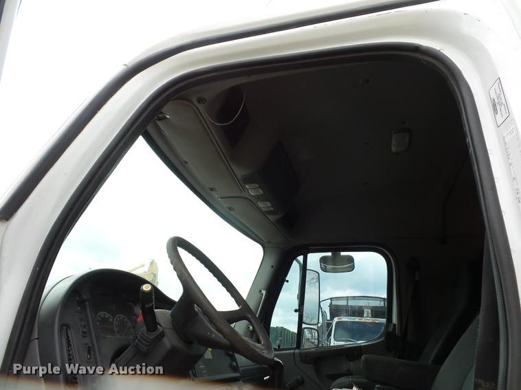 image for item DA4945 2006 Freightliner Business Class M2 service truck with crane