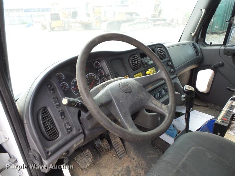 image for item DA4945 2006 Freightliner Business Class M2 service truck with crane