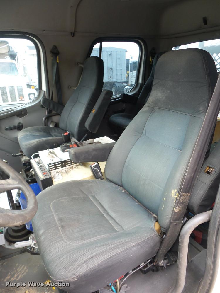 image for item DA4945 2006 Freightliner Business Class M2 service truck with crane