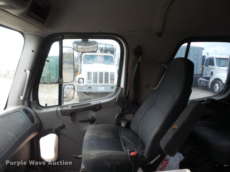 image for item DA4945 2006 Freightliner Business Class M2 service truck with crane