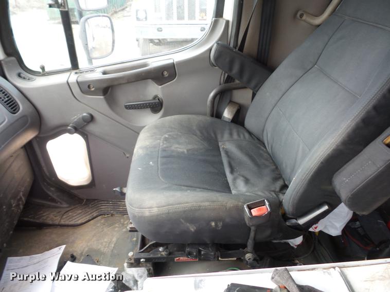 image for item DA4945 2006 Freightliner Business Class M2 service truck with crane