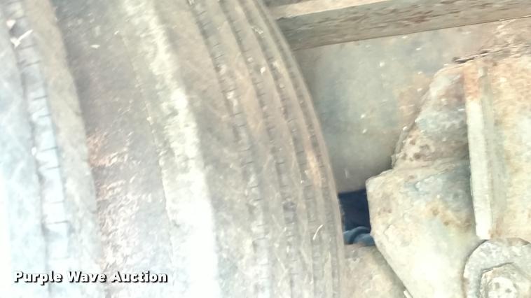 image for item DA5623 2000 Landoll 425-41 tilt deck trailer