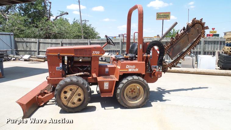 image for item DA6159 2002 Ditch Witch 3700DD trencher