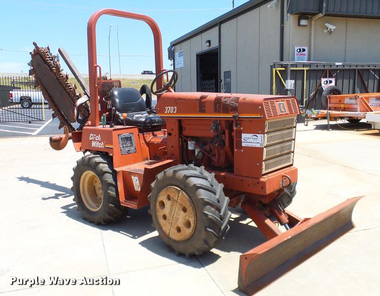 image for item DA6159 2002 Ditch Witch 3700DD trencher
