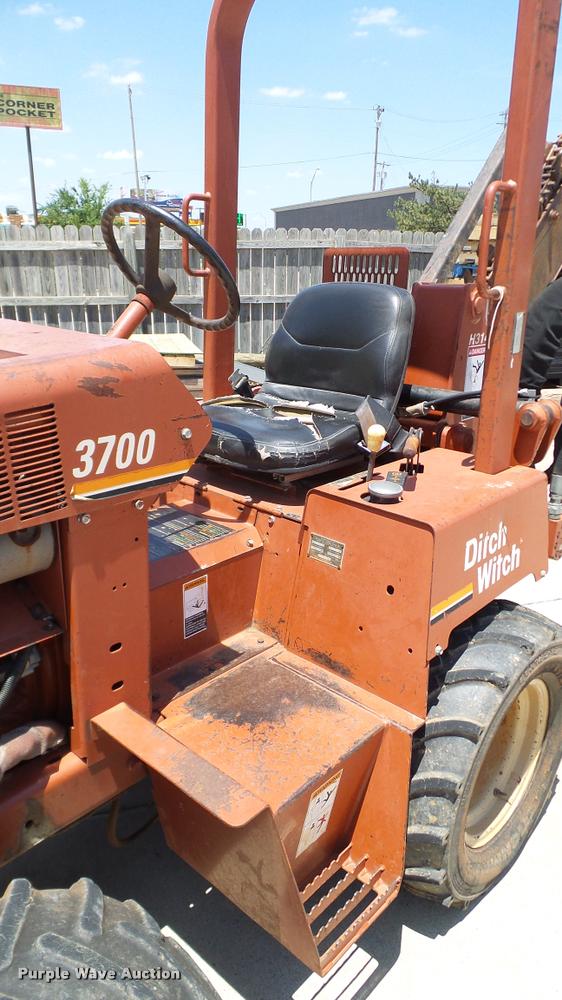 image for item DA6159 2002 Ditch Witch 3700DD trencher