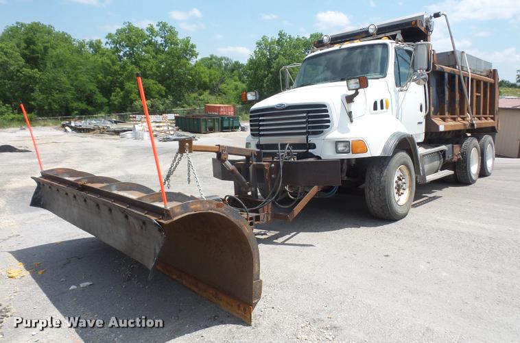 image for item DA6413 2009 Sterling L9500 dump truck