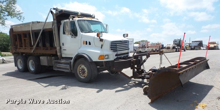 image for item DA6413 2009 Sterling L9500 dump truck