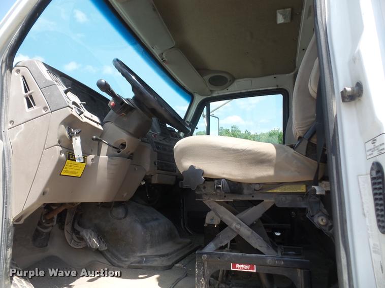 image for item DA6413 2009 Sterling L9500 dump truck