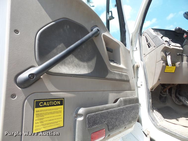 image for item DA6413 2009 Sterling L9500 dump truck