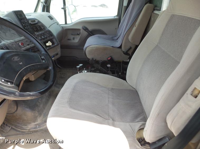 image for item DA6413 2009 Sterling L9500 dump truck