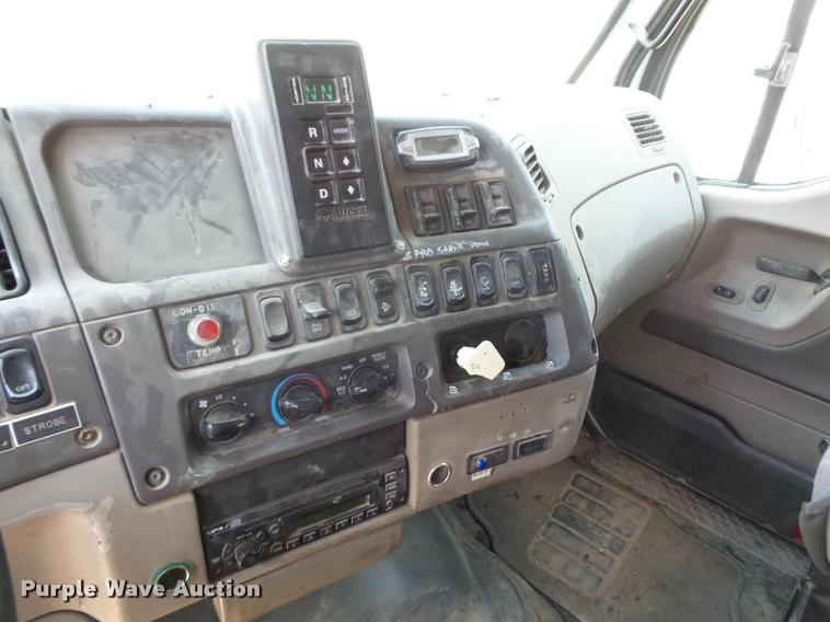 image for item DA6413 2009 Sterling L9500 dump truck