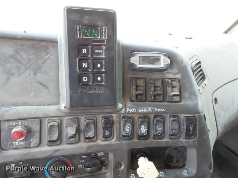 image for item DA6413 2009 Sterling L9500 dump truck