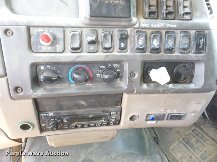 image for item DA6413 2009 Sterling L9500 dump truck