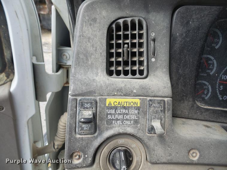 image for item DA6413 2009 Sterling L9500 dump truck