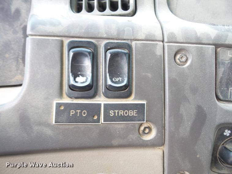 image for item DA6413 2009 Sterling L9500 dump truck