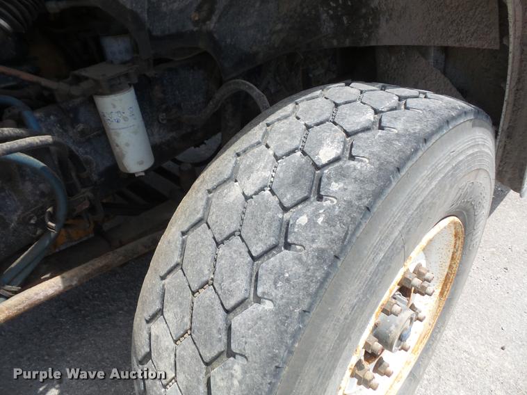 image for item DA6413 2009 Sterling L9500 dump truck