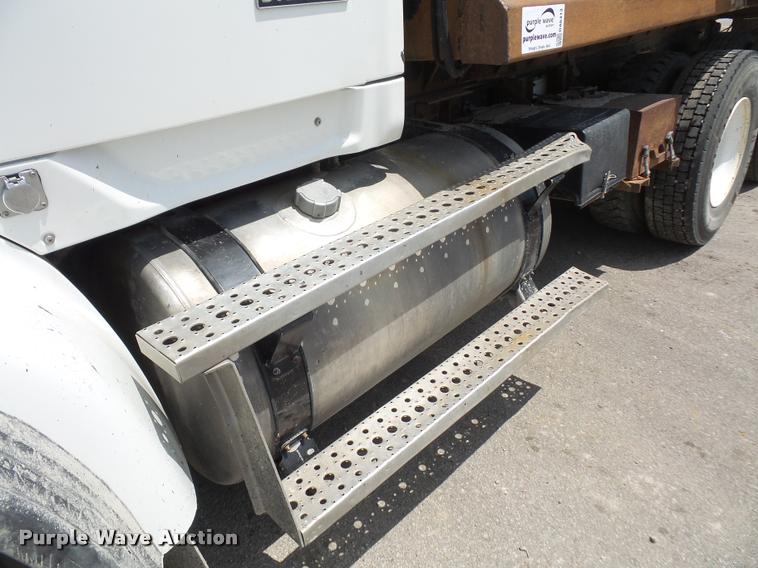 image for item DA6413 2009 Sterling L9500 dump truck