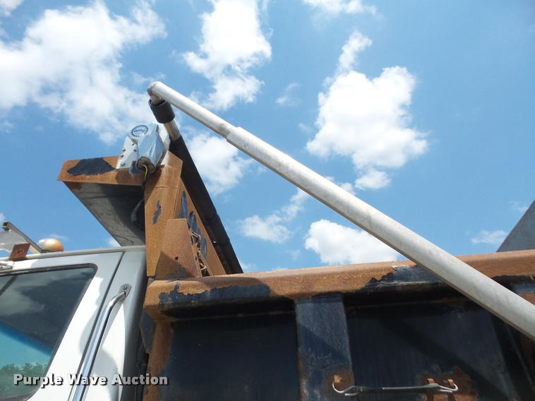 image for item DA6413 2009 Sterling L9500 dump truck