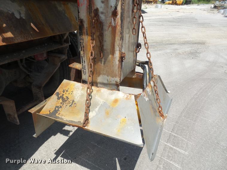 image for item DA6413 2009 Sterling L9500 dump truck