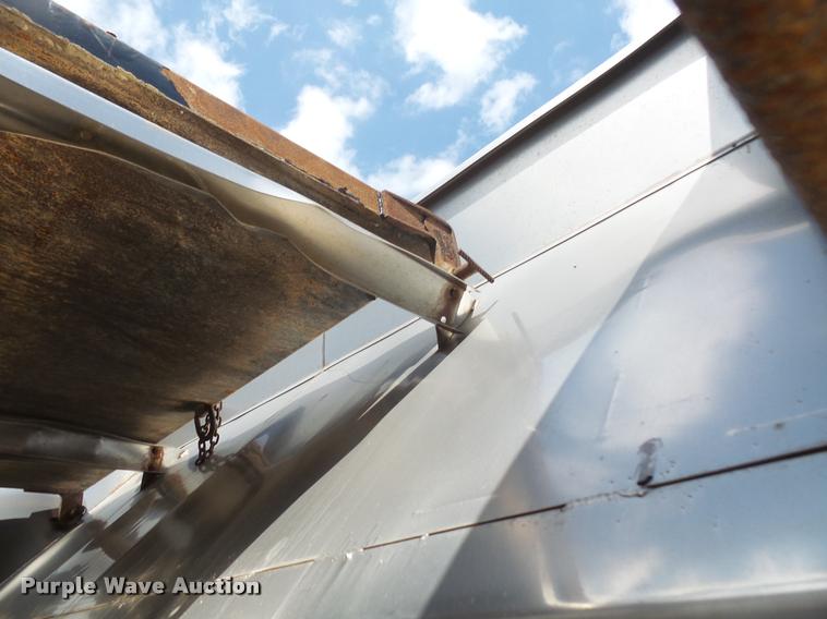 image for item DA6413 2009 Sterling L9500 dump truck