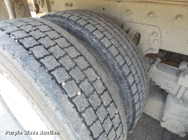 image for item DA6413 2009 Sterling L9500 dump truck