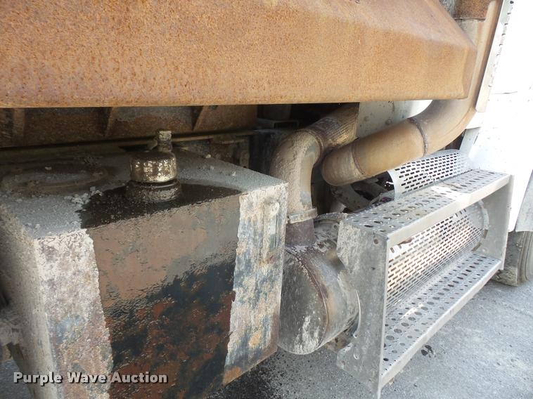 image for item DA6413 2009 Sterling L9500 dump truck