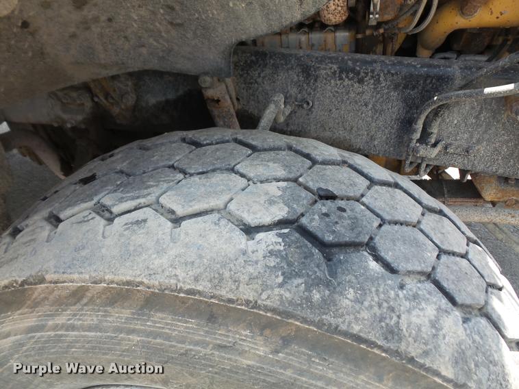 image for item DA6413 2009 Sterling L9500 dump truck