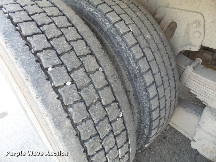 image for item DA6413 2009 Sterling L9500 dump truck