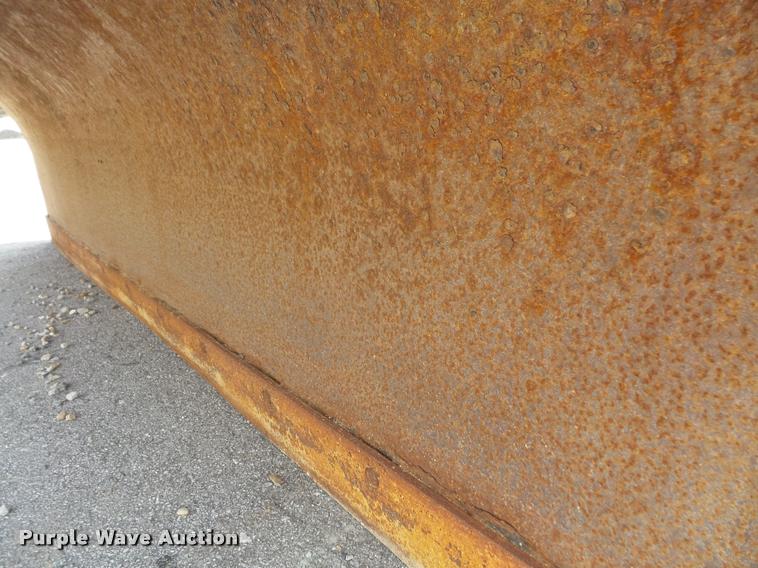 image for item DA6413 2009 Sterling L9500 dump truck